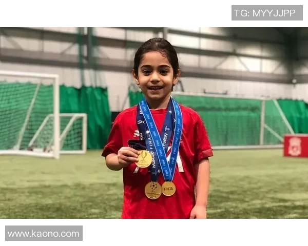 足球明星惊险爬墙挑战视频高清播放引发热议网友纷纷点赞评论不断